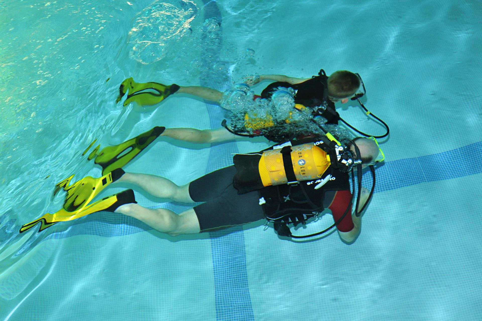 Cours de plongée à la piscine du Triolo